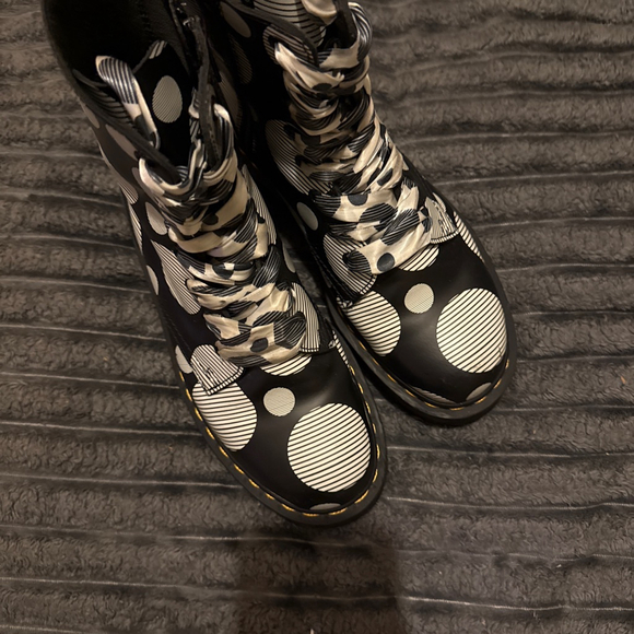 Women's Dr. Martens Jadon Black White Polka Dot Lace Up Boots US 8 UK6 EUC - Picture 3 of 7